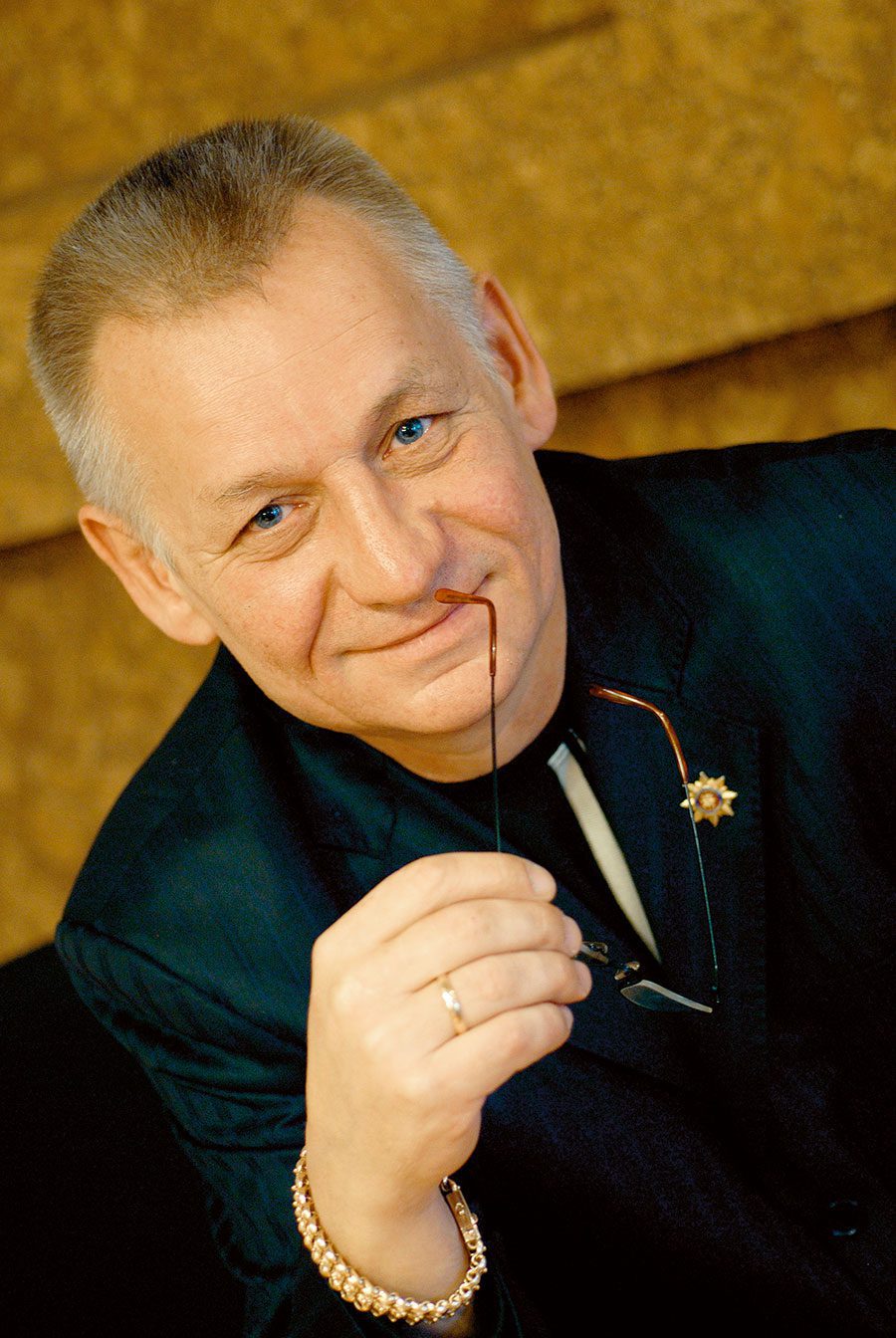 Александр Булатов